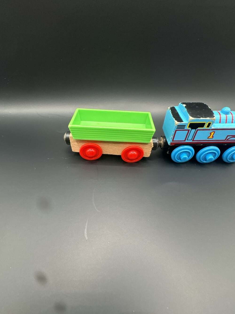 Thomas & Friends Wooden Railway Thomas the Tank Engine with Green Cargo Wagon